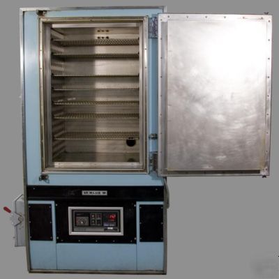 Blue-m dc-336-c-ST350 convection oven (343Â°c - 11CU ft)