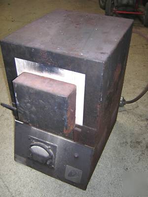 Kh huppert small desktop furnace oven model 5ET s/n 562