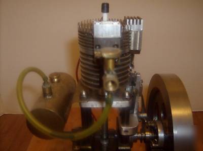 Gearless hit & miss model engine by philip duclas 