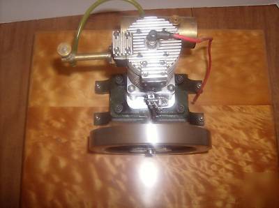 Gearless hit & miss model engine by philip duclas 