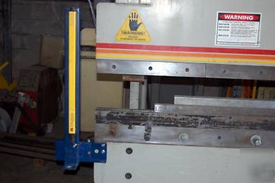 Accurpress 100 ton 12' brake hydraulic cnc control dies