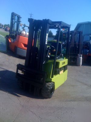 Clark electric pneumatic TM20 4000 lb 3 wheel forklift