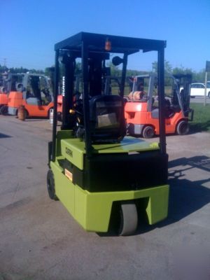 Clark electric pneumatic TM20 4000 lb 3 wheel forklift