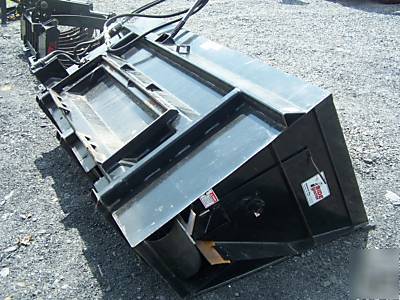 Bobcat skid steer saw dust shooter blower staws sawdust