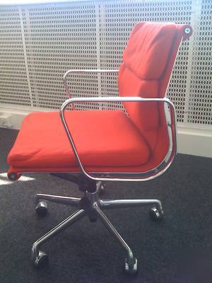 Vitra charles eames EA217 red soft pad office chair 