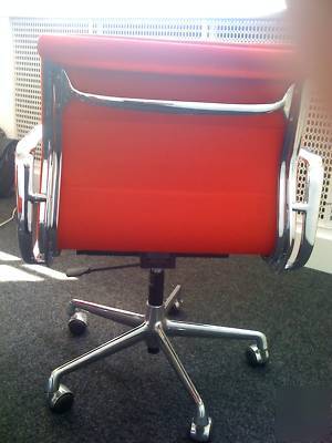 Vitra charles eames EA217 red soft pad office chair 