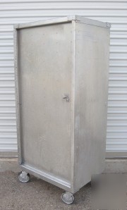 Mobile baker transport holding cabinet 34 pan slides