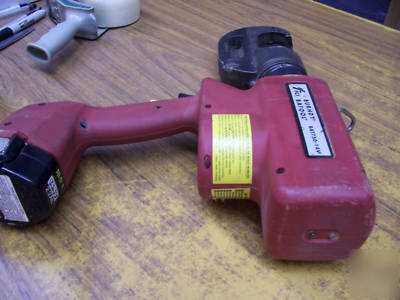 Burndy BAT750 14 v hydraulic battery crimper batool