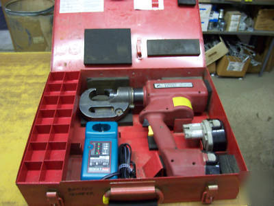 Burndy BAT750 14 v hydraulic battery crimper batool