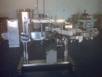 Labeler - front & back labeler with top hold down belt