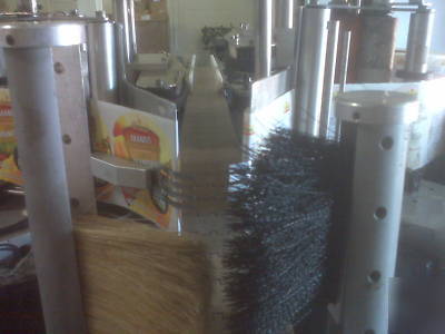 Labeler - front & back labeler with top hold down belt