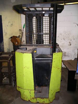 Clark fork lift forklift 2229 hrs w/charger 3000 lbs