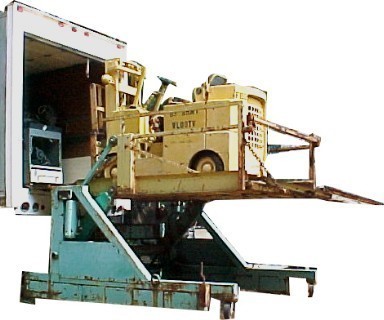 Adjustable loading dock scissor lift