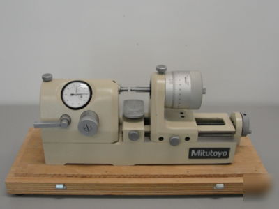 Mitutoyo series 162-001 bench comparator 0-1