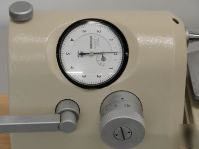 Mitutoyo series 162-001 bench comparator 0-1