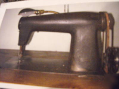 Singer factory industrial sewing machine late 1940's