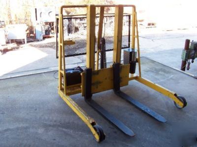 Wesley m-36E straddle truck pallet mule