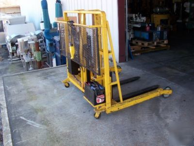 Wesley m-36E straddle truck pallet mule