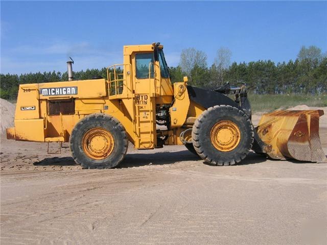 Wheel loader michigan L320 9 yrd bucket very tight 
