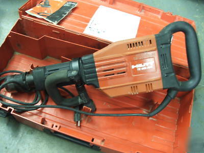 Hilti demolition breaker and case model TE905-avr 