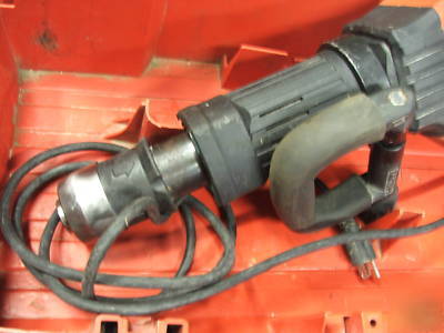 Hilti demolition breaker and case model TE905-avr 