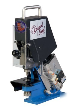 Portable pneumatic grommet machine