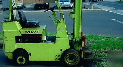 White fork lift - 3000 capacity