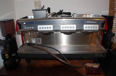 Nuova simonelli 3 group vp plus-v-esse espresso machine