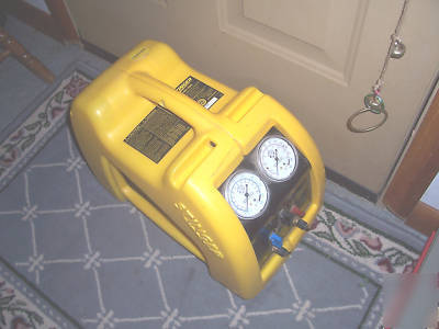 Stinger 2000 refrigerant recovery machine