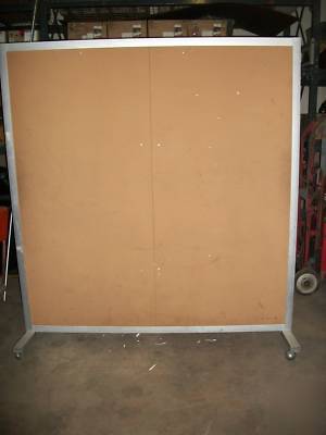 Room divider/easel fabricork board mobile w/pull screen