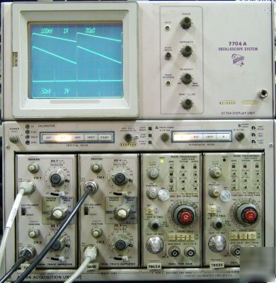 Tektronix 7704A 200 mhz scope +4 plug-ins, nist-cal'd