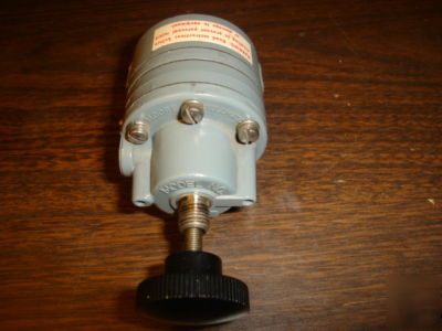 Moore model 41-100 precision regulator