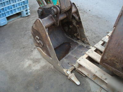 Ihi 55J 5.5 ton mini excavator cab & 3 buckets