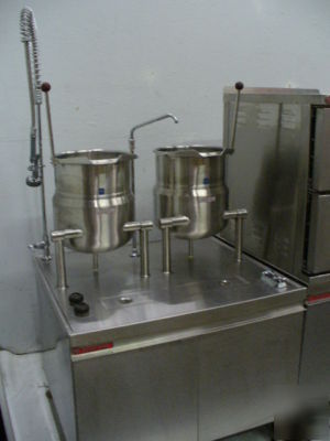 Used market forge gas steamer mdl 3500 & 2 6 gl kettles