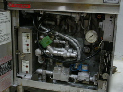 Used market forge gas steamer mdl 3500 & 2 6 gl kettles