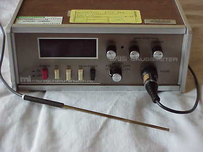 Magnetometer / gauss meter with probe