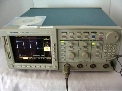 Tektronix tds 744A color oscilloscope w/opts TDS744A