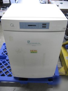 Forma 3110 water jacketed laboratory incubator CO2