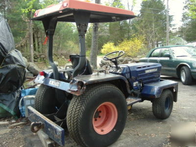 Kubota B9200 tractor 4X4 diesel 4CYL. fully functioning