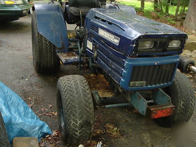 Kubota B9200 tractor 4X4 diesel 4CYL. fully functioning