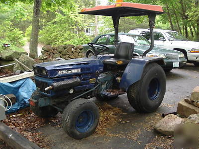 Kubota B9200 tractor 4X4 diesel 4CYL. fully functioning