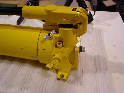 Enerpac p-80 hydraulic hand pump w/6' series 900 hose