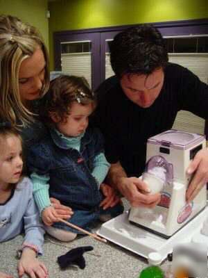 The little snowie, shaved ice, home ice shaver