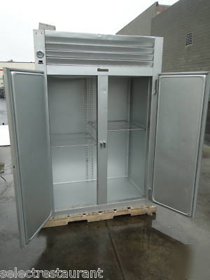 Traulsen DLT232NUT reach-in 2 door freezer w/ shelves