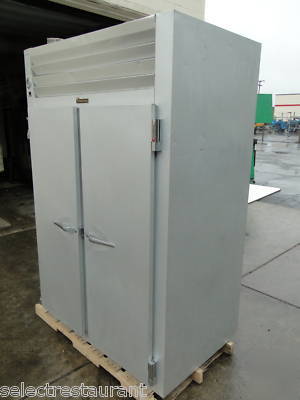 Traulsen DLT232NUT reach-in 2 door freezer w/ shelves