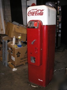 Vendo 44 coca cola bottle vending machine - vintage 