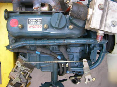 Kubota 3 cylinder gasoline engine with radiator