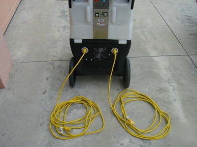 Carpet extractor cleaner/cleaning/portable machine