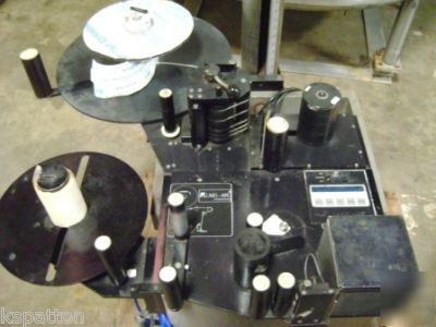 Label aire 2111CD pressure sensitive labeler with stand