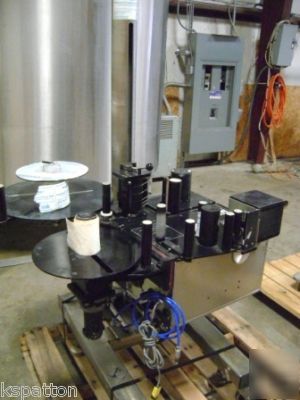 Label aire 2111CD pressure sensitive labeler with stand